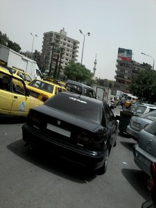 سيارة بلا رقم في قلب العاصمة دمشق